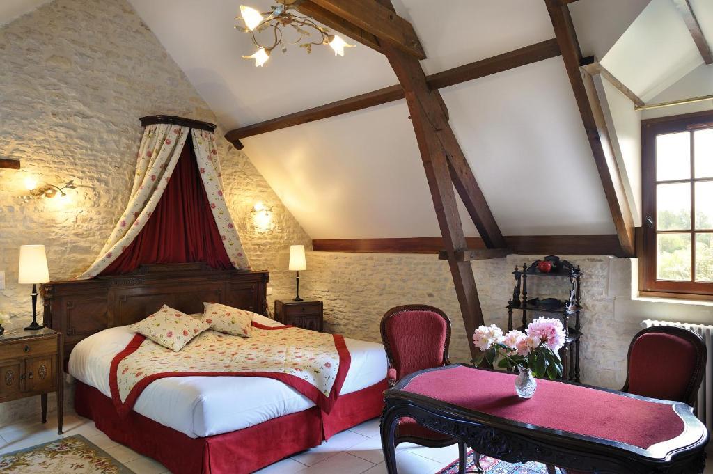 Hotel Le Manoir De Mathan Crepon A La Campagne 5 Mn D'Arromanches Et 10 Mn De Bayeux Room photo